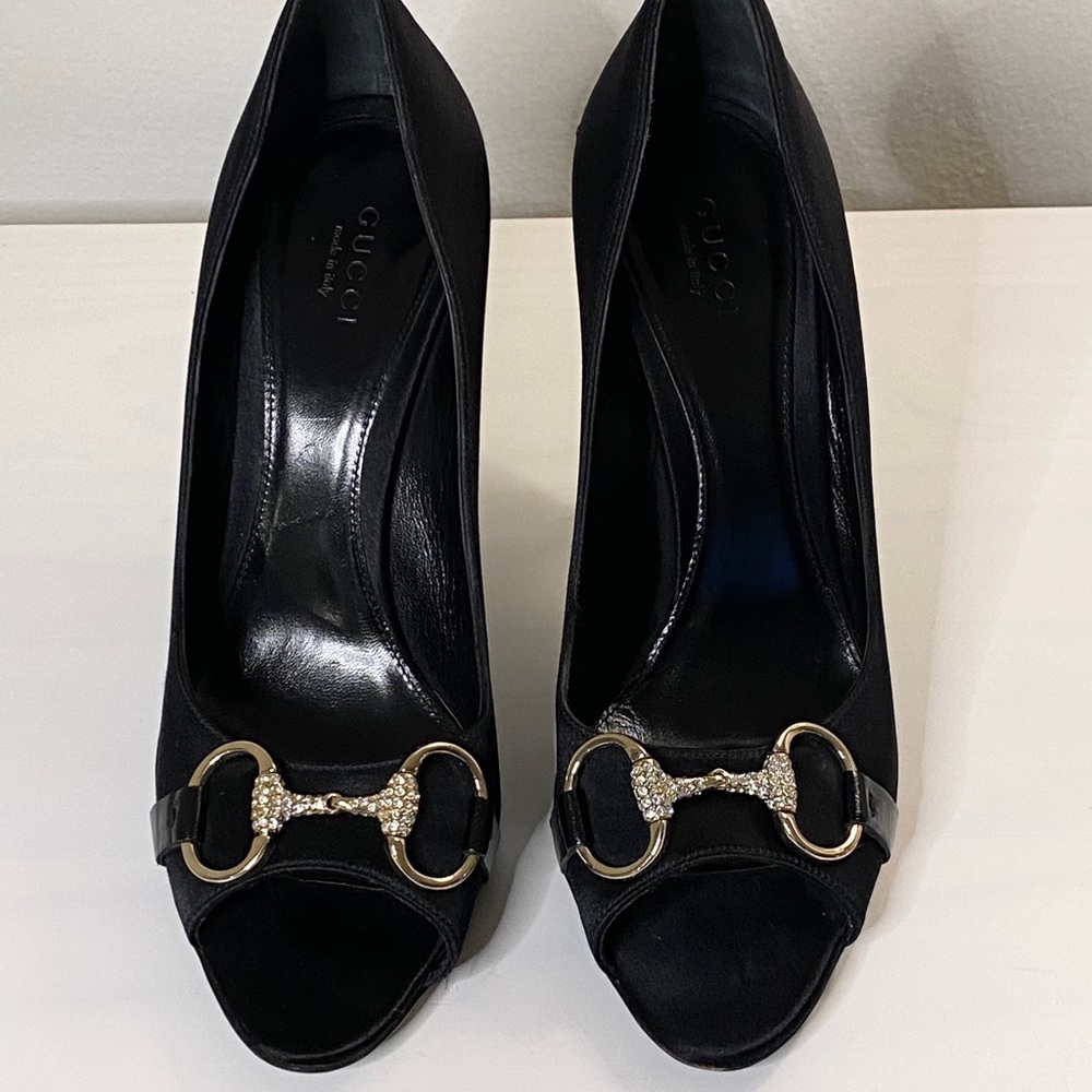 ⭐️⭐️Gucci Hollywood Swarovski Crystals Satin Pump